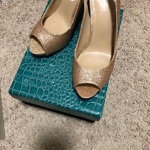 Like new rose gold Nine West glitter pumps